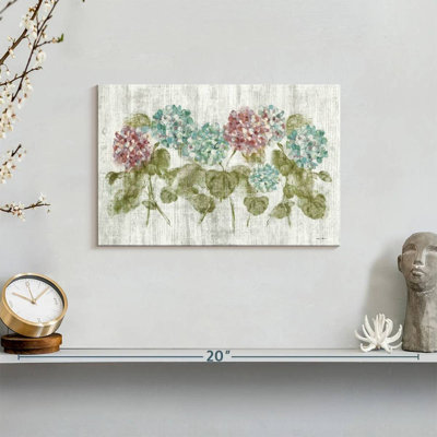 Harnek, rangée vibrante d'hortensias sur bois