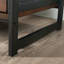 Table d'appoint, table de chevet, brun, tiroir, chambre à coucher, style industriel, glissières en métal, butées, conception compacte, finition chêne chaud, tablette inférieure ouverte, bois d'ingénierie compact,