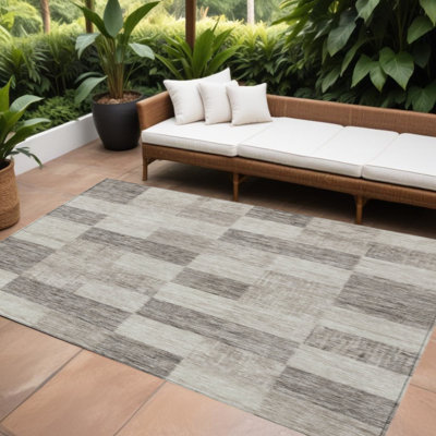 Tapis extérieur lavable à motif géométrique beige et gris 8 pi x 10 pi
