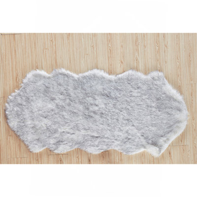 Hand Tufted Faux Fur Sheepskin Area Rug
