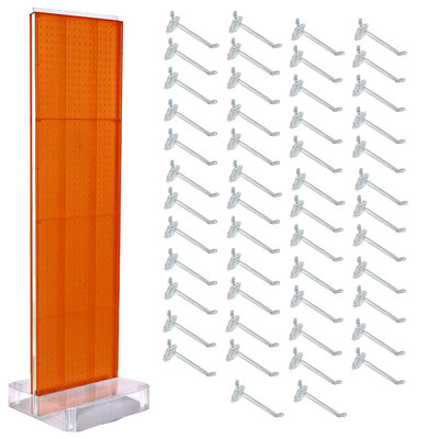 Présentoir de plancher perforé orange sur une base de studio avec (50) crochets transparents de 6 po