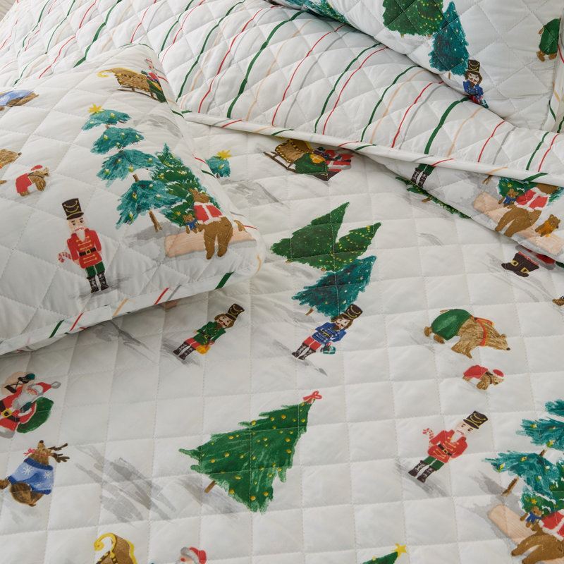 Santa & Friends Reversible Holiday Quilt Set with Shams, Twin / Twin XL Quilt + 1 Standard Sham