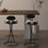 Ensemble de 2 tabourets de bar rembourrés en forme de S avec tabouret de bar rond en velours et imprimé football pour la cuisine et le salon (structure noire et dossier noir)
