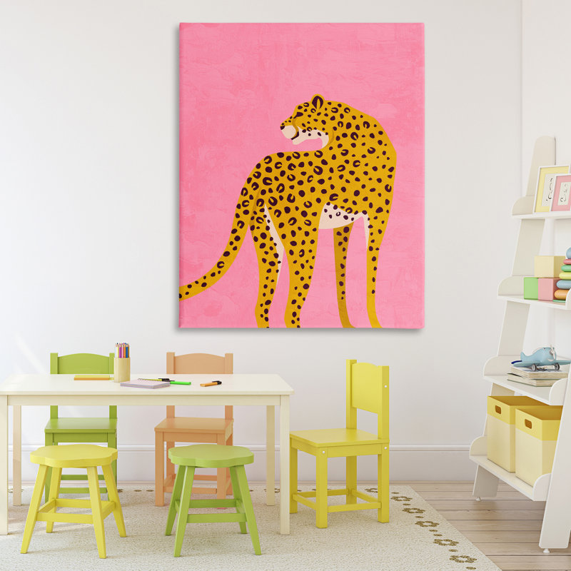 Léopard sur toile rose Serenade, design par Kim Allen, H 48 po x l 36 po