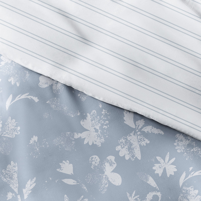 Light Blue and White Floral Pattern Reversible Queen Duvet Cover Set