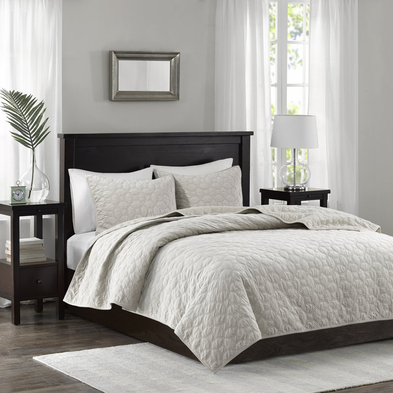 Ivory Velvet Reversible Full Quilt Set with Shams