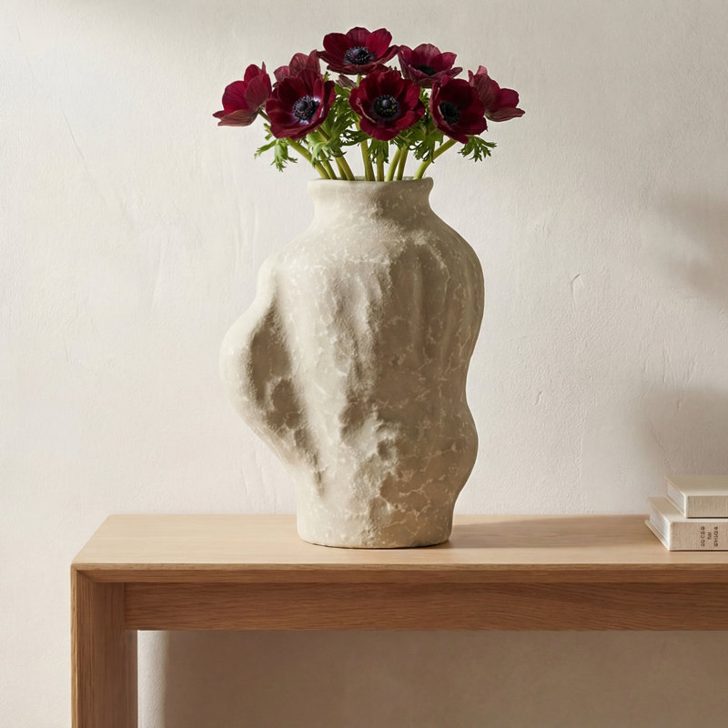 Vase, rond, écomix, silhouette moderne de forme libre, usage décoratif seulement, 11.25" H x 8" W x 5" D