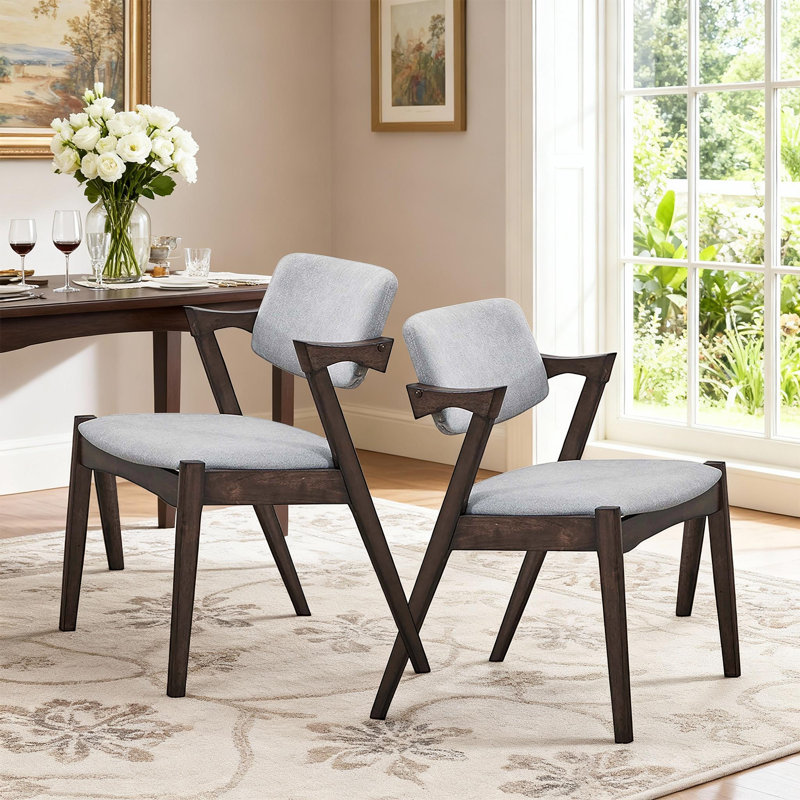 Chaise en bois d'hévéa classique avec coussin en cuir - assise robuste et confortable
