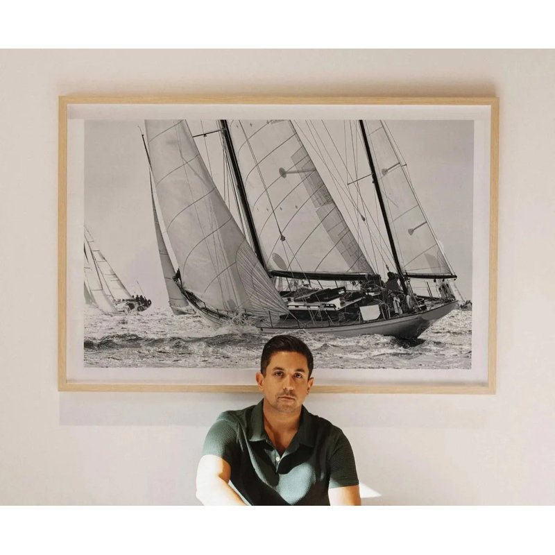 «Northward Winds», Reproduction encadrée d'une seule photo sans pass, H 42 po x l 62 po, Blanc