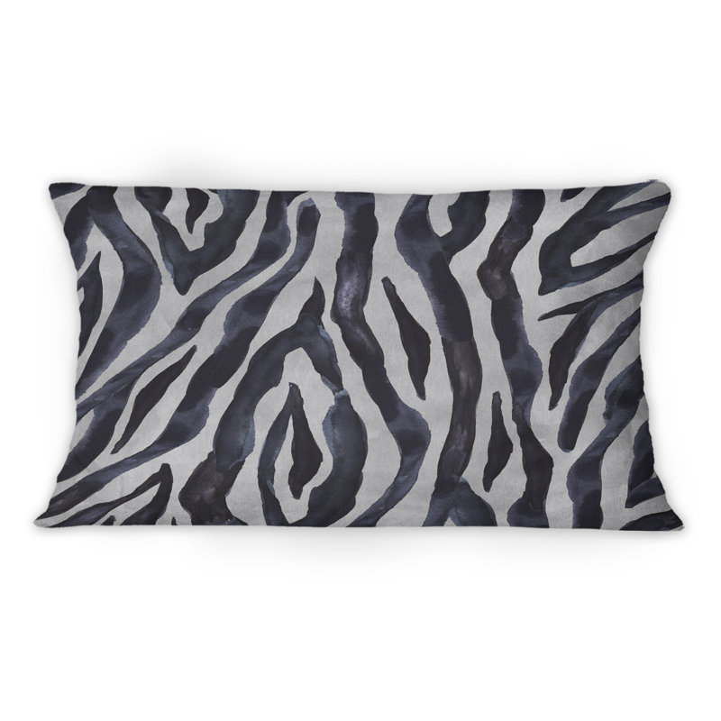 Détail d'un coussin décoratif imprimé à motif de lignes zébrées noires et blanches II