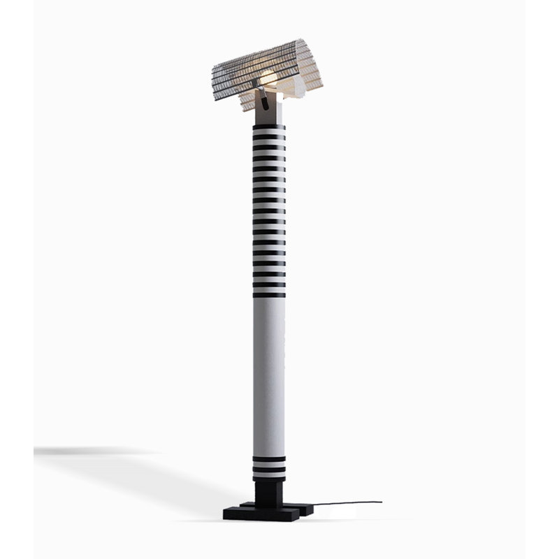 Luminaire rayé noir et blanc avec abat-jour arqué