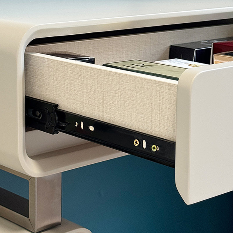 Cloma Vanity