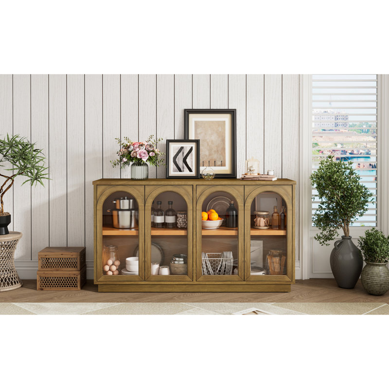 Buffet Old Pine avec 4 portes en verre. Style arqué à la mode. Espace de rangement copieux. Tablettes réglables. Fabrication robuste. Capacité de soutien de 200 lb. Capacité de 52 po. 250 en bas