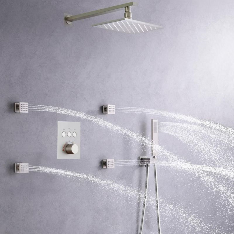 Ensemble de douche de luxe à finition laiton avec robinet de douche à DEL et douche à main à DEL assortie