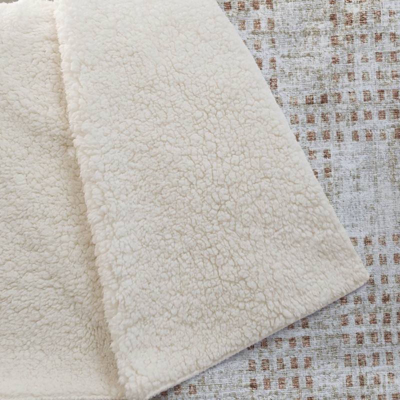 Jeté 50 po x 70 po en polyester tissé cannelle et beige