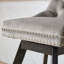  Tabourets de bar pivotants en velours avec pattes en bois et garniture chromée Leisure Style (ensemble de 2)-1301803287
