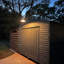 Luminaire de grange solaire en aluminium noir Cottage Cottage
