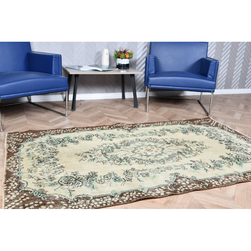 Tapis turc rétro pour le salon avec un motif floral offrant un décor de maison classique et confortable