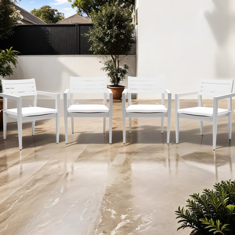 Chaises d'extérieur grisâtres en aluminium avec coussins