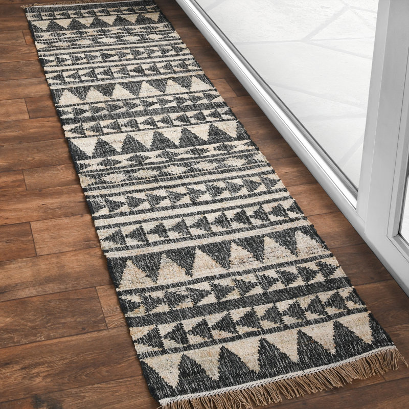 Camille Geometric Area Rug in Black/Beige, Rectangle 2'7" x 8'