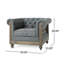 Élégant fauteuil club avec tissu gris anthracite, capitonnage à boutons profonds profonds, accoudoirs courbés, garniture cloutée, structure de pieds en bois de bouleau rafraîchissant, base intense