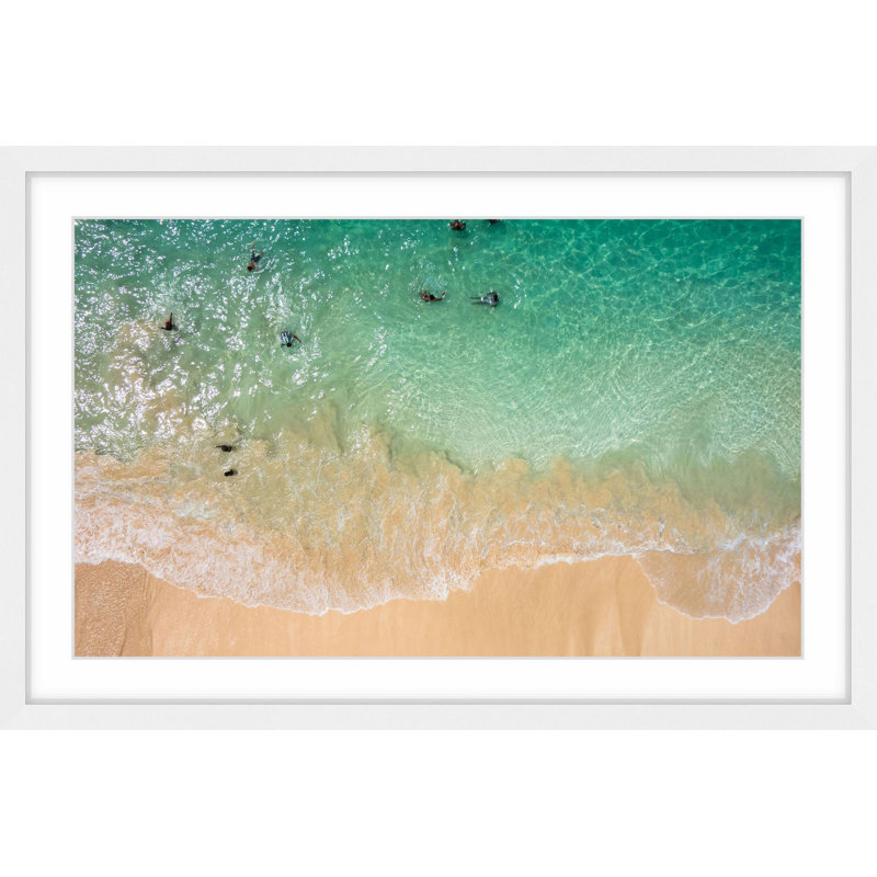 «Splash Near Shore» par Marmont Hill, H 30 po x l 45 po, Cadre blanc
