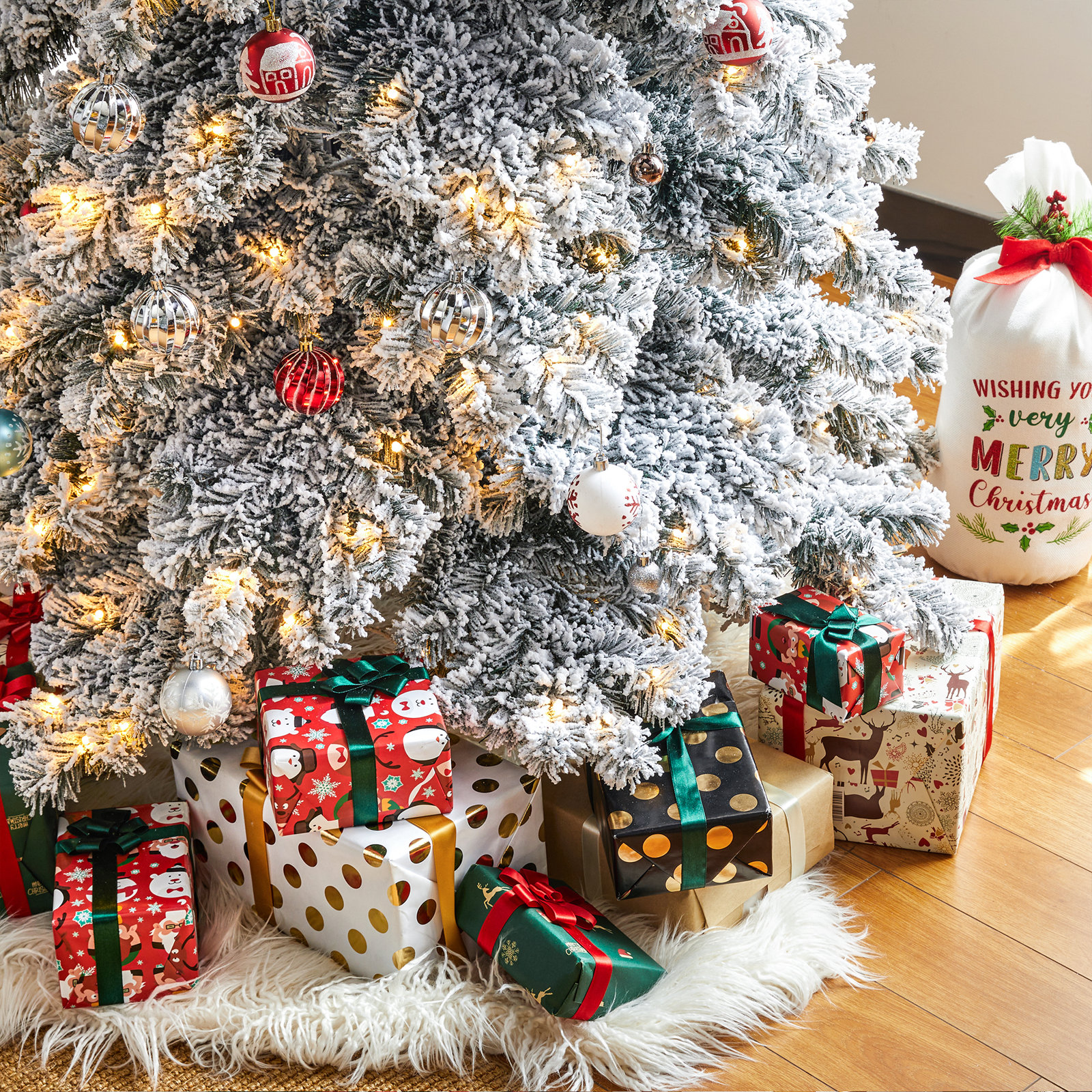 Hersi Pre-Lit Spruce Christmas Tree, 9'