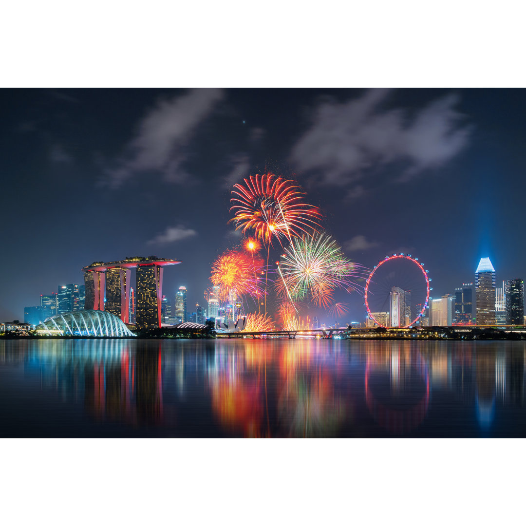 Feuerwerk zum Nationalfeiertag von Feuerwerk zum Nationalfeiertag von Singapur - Leinwand-Kunstdrucke