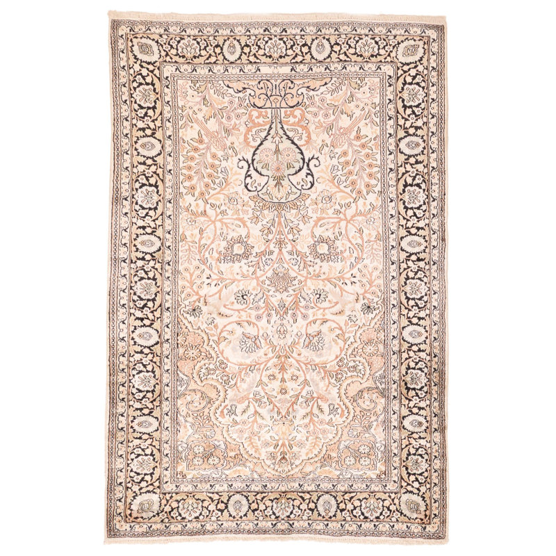 Tapis crème Kashmir 4 pi 1 po x 6 pi 4 po