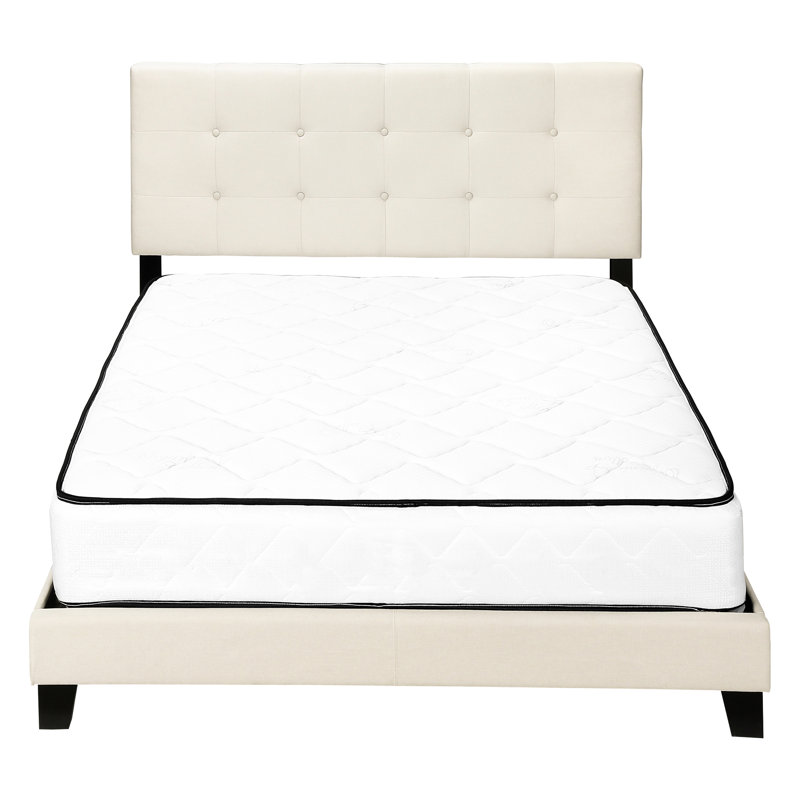 Lit transitionnel beige pour appartement et grand lit avec pieds en tissu d'ameublement en lin doux