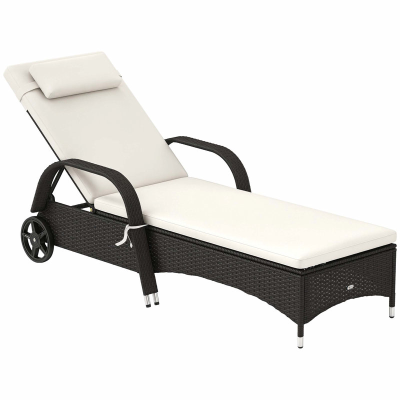 Chaise longue en osier de rotin Outsunny PE, dossier réglable en hauteur, roues mobiles, structure café foncé avec coussin blanc crème