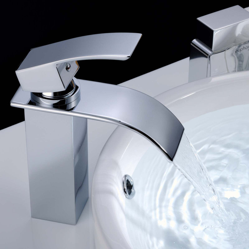 Robinet de salle de bain monocorps et monocommande