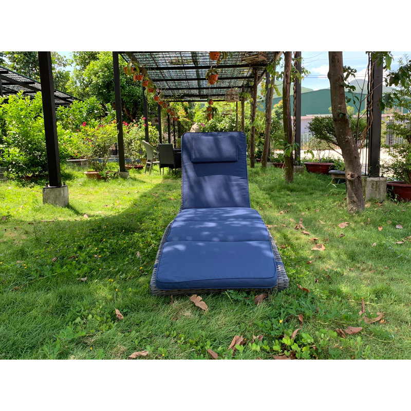 Outdoor Single chaise with Cushions