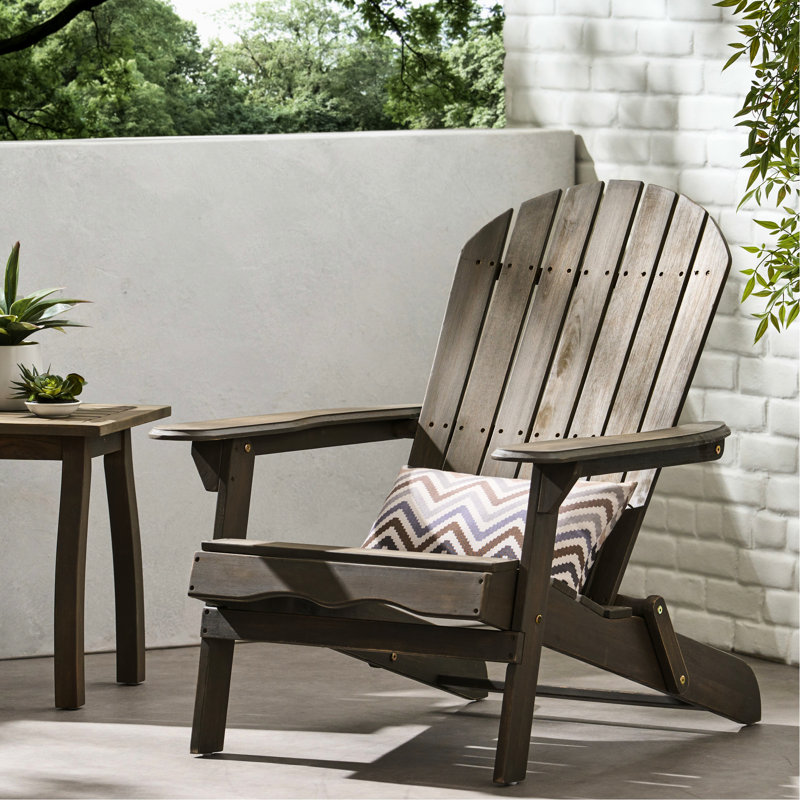 Chaise rustique grise, fabriquée en bois, pliable pour une détente en bois à l'extérieur, pour économiser de l'espace de rangement