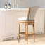 Barre pivotante en bois à haut dossier 31 po, cadre naturel vieilli, siège en tissu gris, pivot pivotant à retour automatique 180 po, garniture cloutée appliquée à la main, repose-pieds en métal, convient aux espaces rustiques et transitionnels