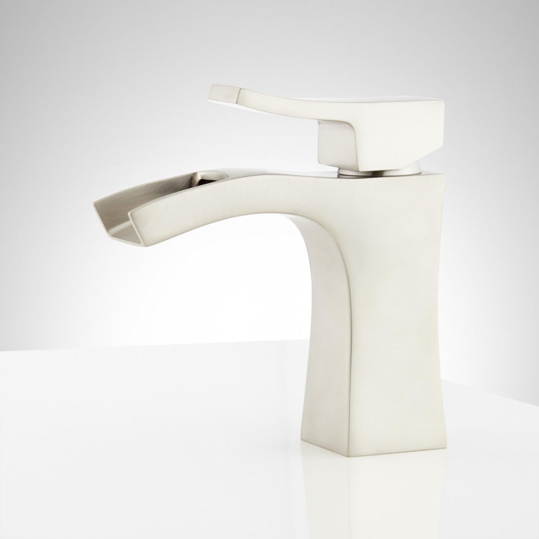 Vilamonte 1.2 GPM Single Hole Bathroom Faucet with Metal Lever Handle and Pop-Up Drain Assembly