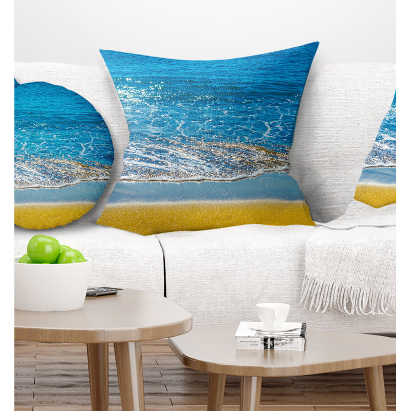 Coussin Seashore Sandy Beach and Calm Sea Surf, 18 po x 18 po, Carré