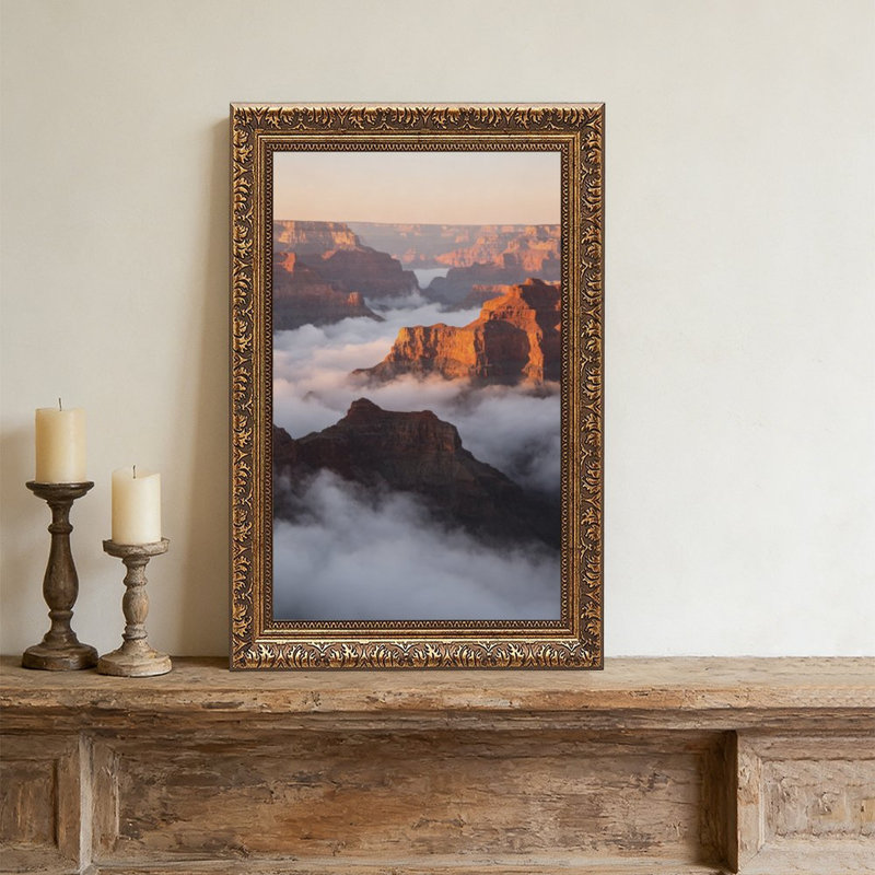 Cadre mural vintage orné Canyon Peaks Clouds – Cadre doré décoratif pour œuvres d'art., L 20 po x l 30 po