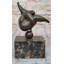 Sculpture d'une femme bien roulée
