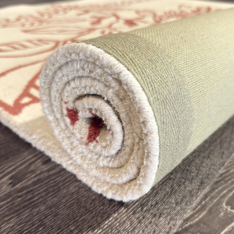 Tapis floral en laine touffeté à la main rouge profond et crème Billerica Authentic, Rectangle 5 pi x 7 pi 6 po