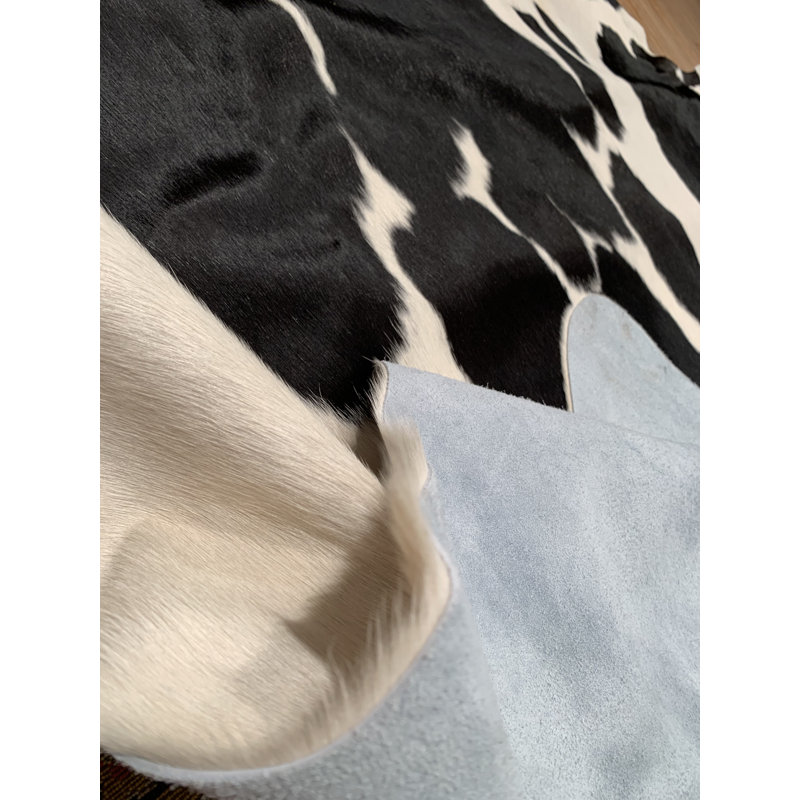 Tapis noir/blanc fait main vache Arachne