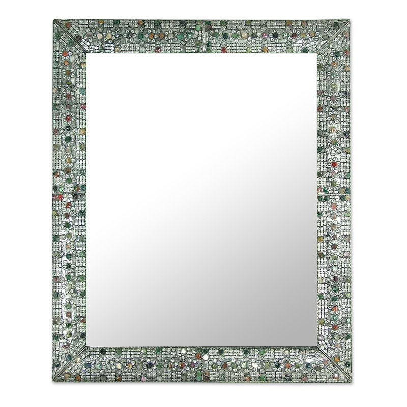 Miroir mural en laiton repoussé