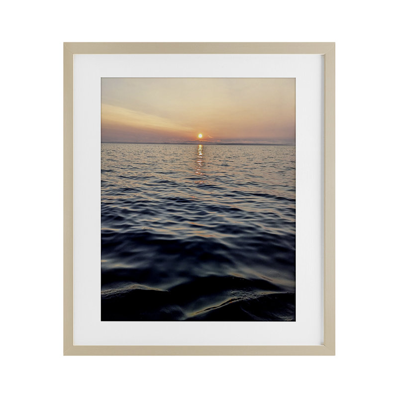 «Sundown Waters Seascape», reproduction encadrée sous verre, conception de Kali Wilson, H 21 po x l 17 po