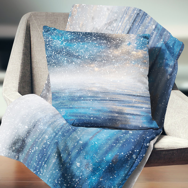 Coussin à imprimé de paysage bleu sur le lac, 16 po x 1 po, Coussin décoratif