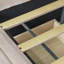 Lit de jour beige avec deux tiroirs et une structure solide - Élégant tissu d'ameublement confortable de taille simple-213643713