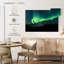 Alvord Aurora au-dessus d'un avion-108713562