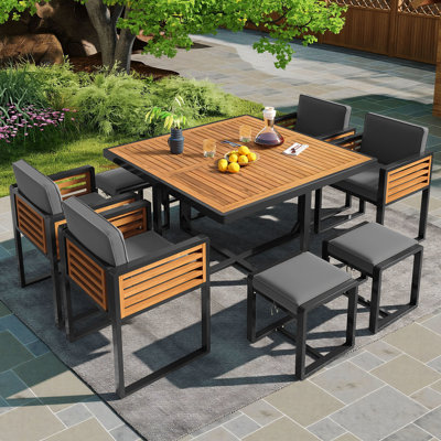 Ensemble repas d'extérieur 9 pièces avec plateau en bois d'acacia et coussins et repose-pieds amovibles