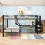 Lit superposé simple et simple au-dessus d'un lit double avec ports USB, armoire, bureau et tablettes