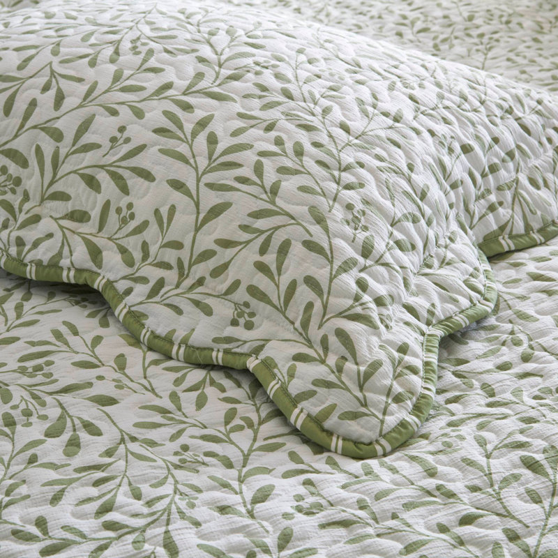 Soft and comfortable Quilt Set