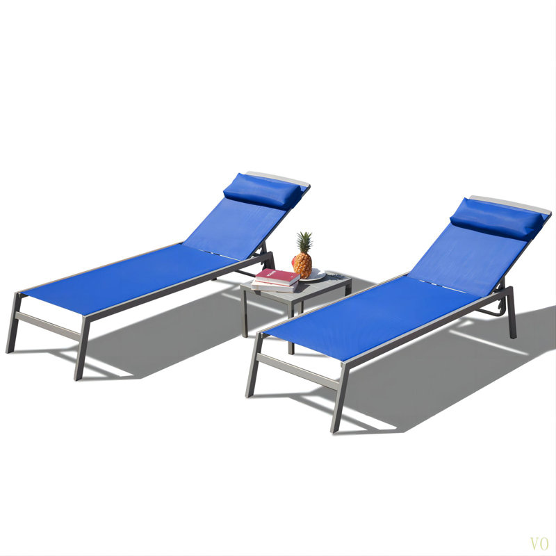 Ensemble de chaises longues de patio, chaises longues de piscine réglables en aluminium à dossier réglable de 3 pièces avec repose-tête en textilène (2 chaises longues et 1 table)